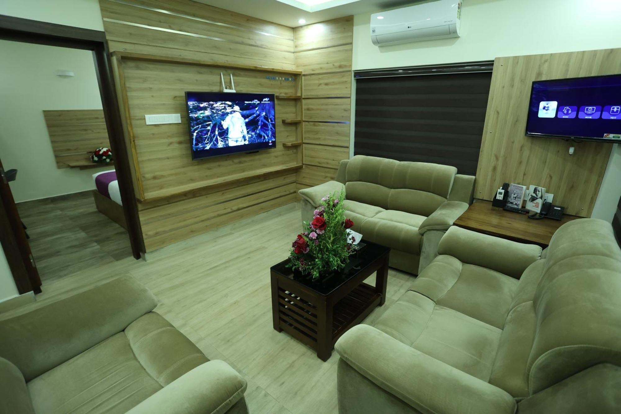 Balaji Regency Kanhangad Kannangad Esterno foto